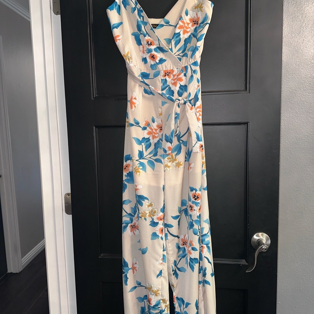 Elegant Floral Jumpsuit in Cream and Blue